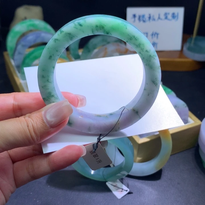 定制翡翠未镶嵌翡翠手镯