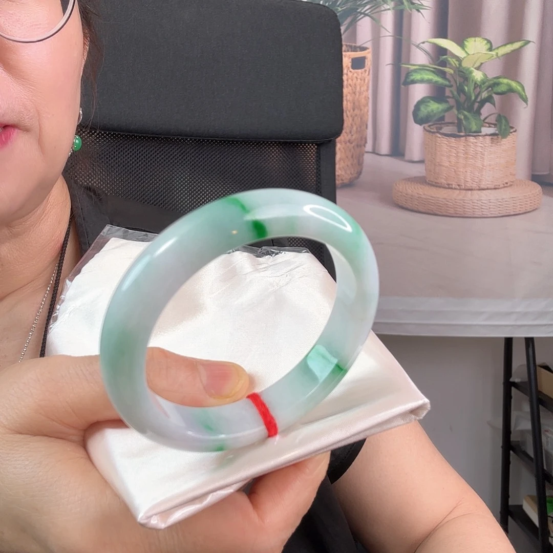 翡翠手镯未镶嵌正圈