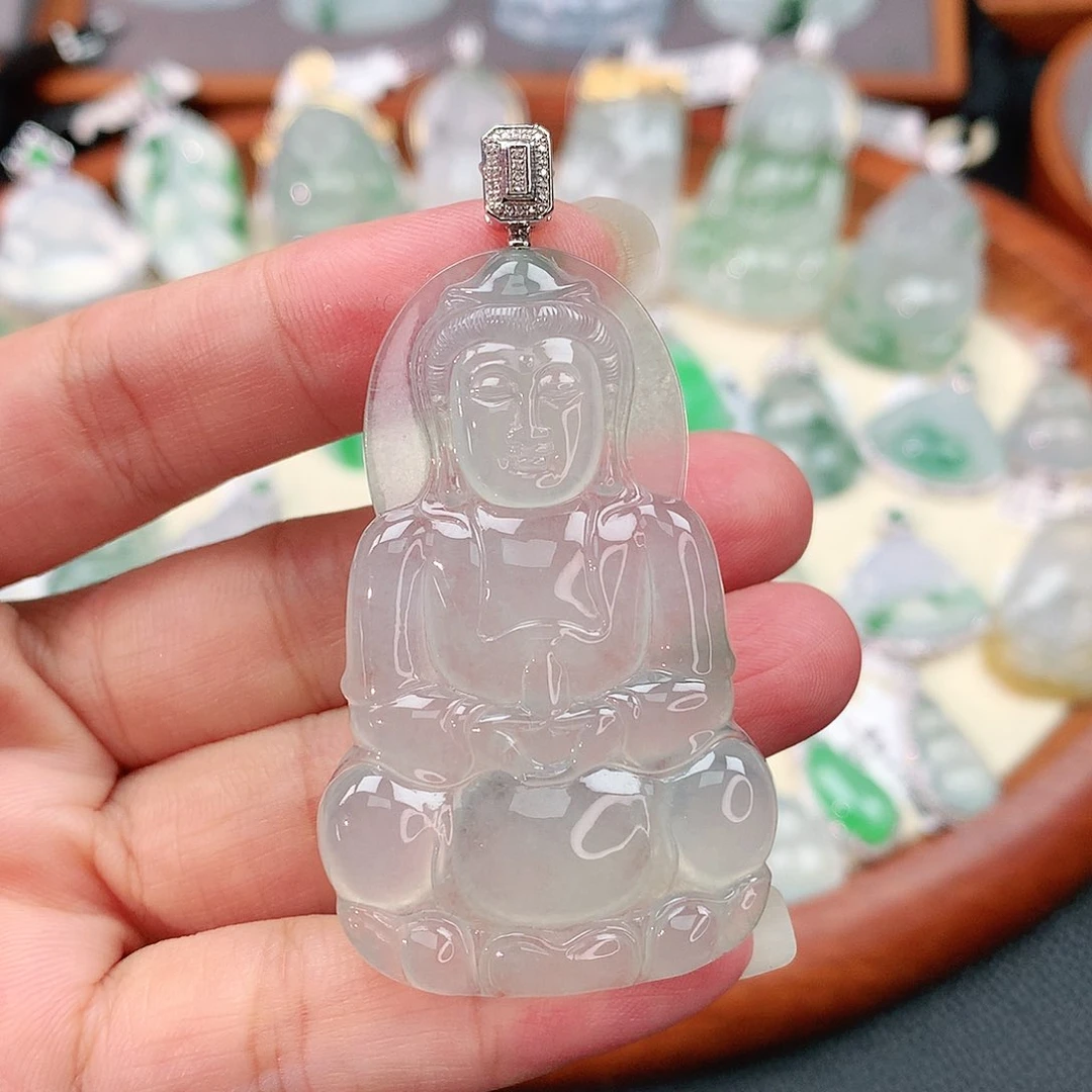 颈饰18K金镶嵌翡翠观音