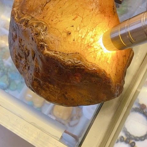 彩石原石带皮像一个锅包肉