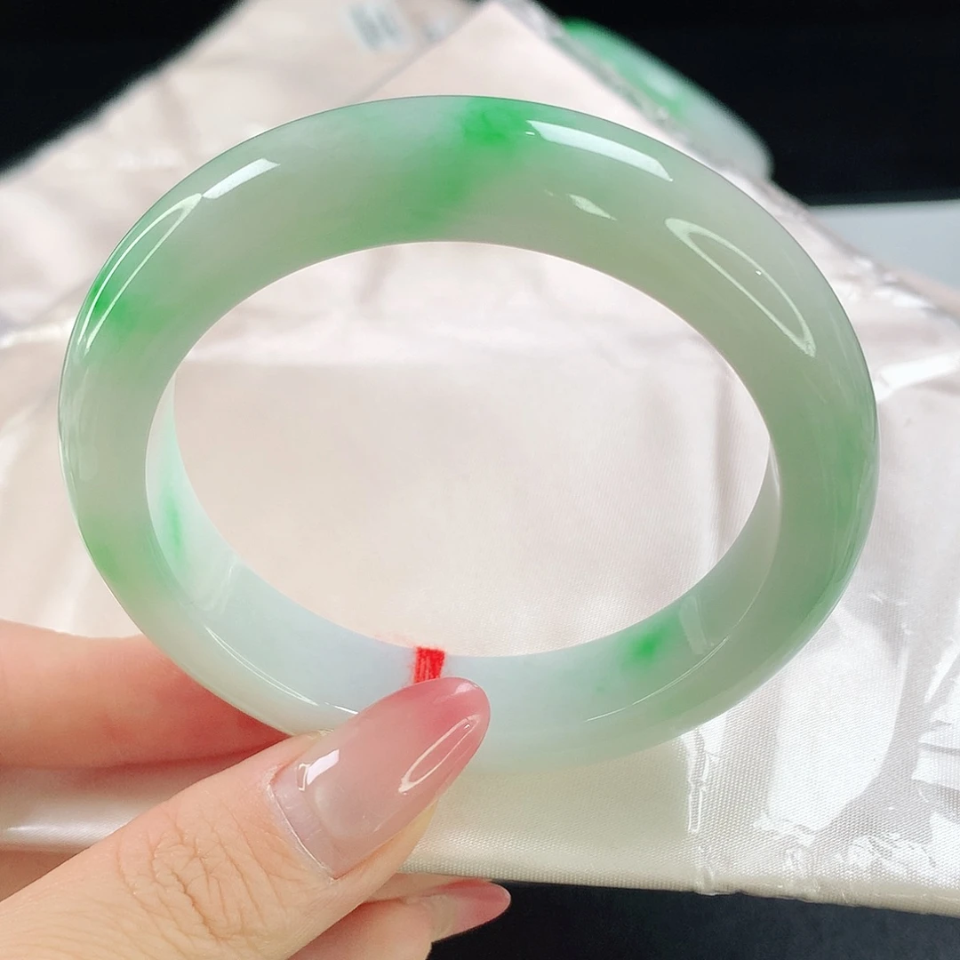 翡翠手镯未镶嵌130翡翠