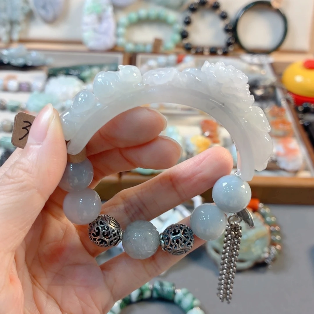 M***M翡翠未镶嵌颈饰手串