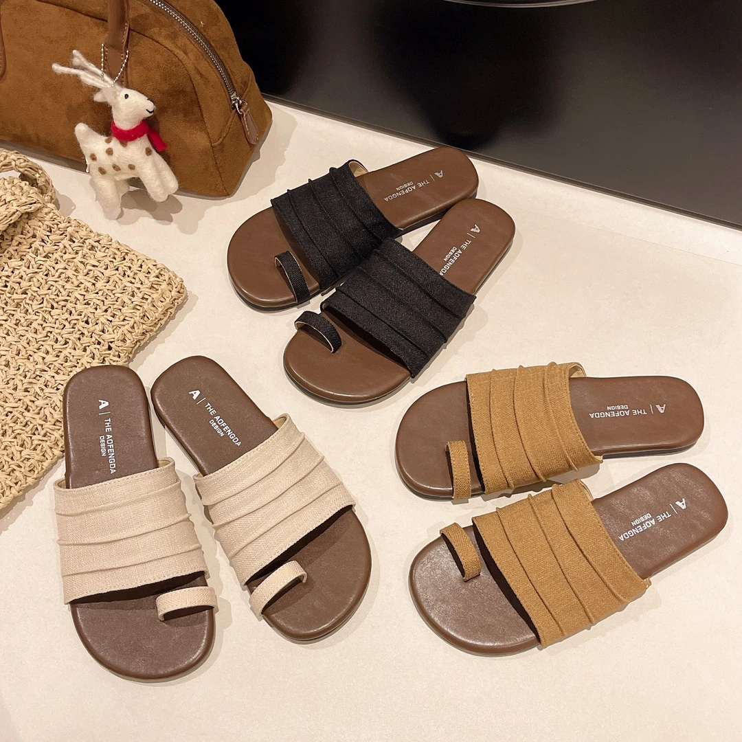 韩版套趾港风褶皱凉拖鞋女爆款外穿休闲一字拖平底海边沙滩配裙子