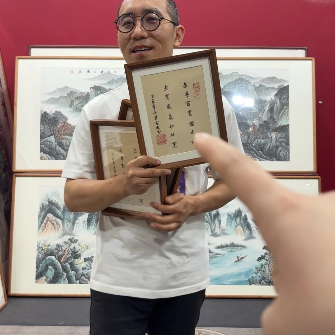 国画带框绘画作品