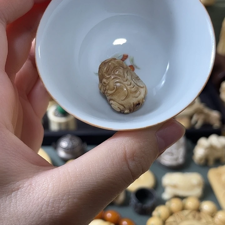 瓷片精致雕刻工艺品