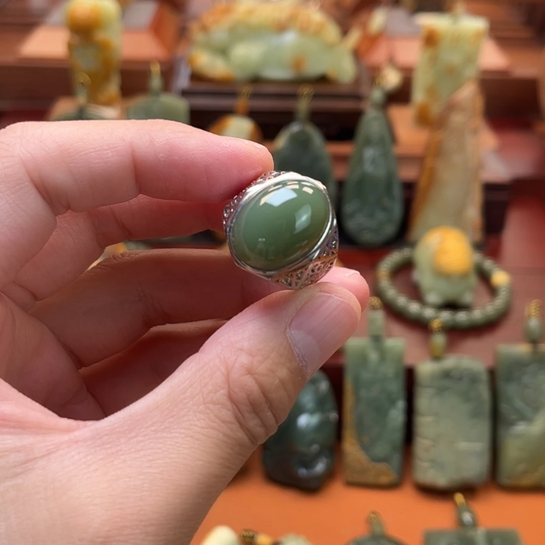 醉***者岫岩老玉（透闪石质玉）戒指未镶嵌