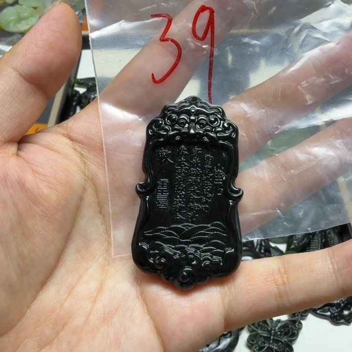 透闪石-蛇纹石玉吊坠未镶嵌