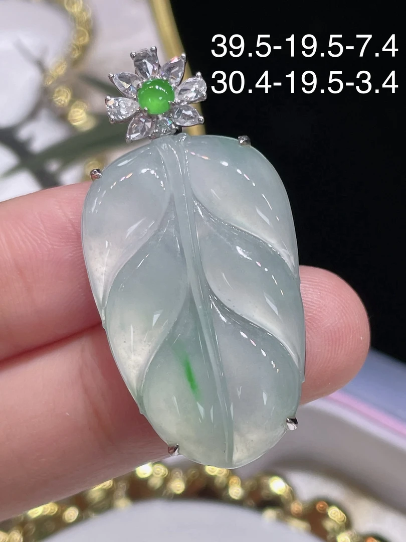 翠翠笙天然缅甸翡翠A货 飘绿叶子吊坠 18k金镶嵌钻石  细腻水灵