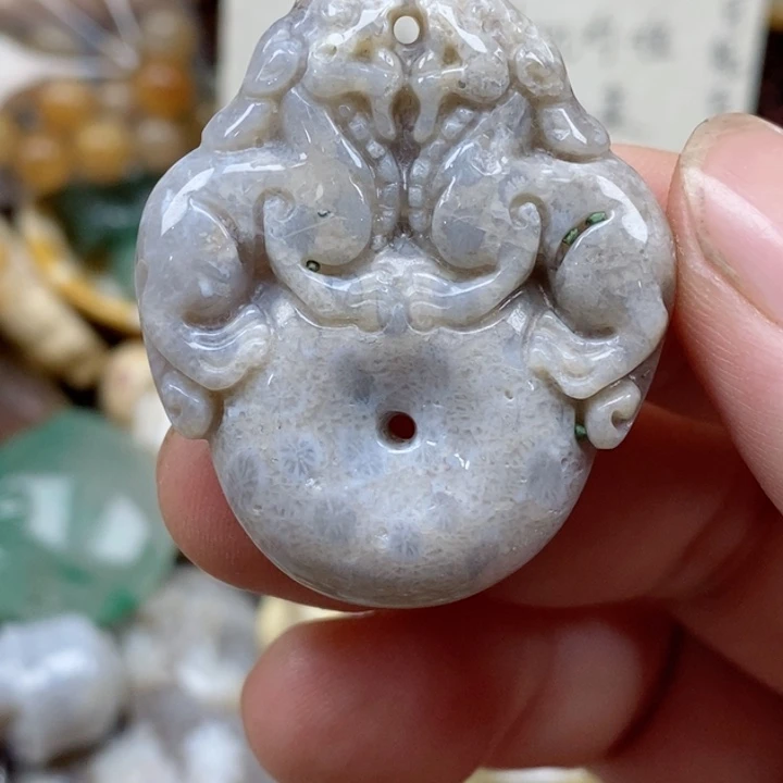 硅化珊瑚（珊瑚玉）未镶嵌颈饰有瑕 小
