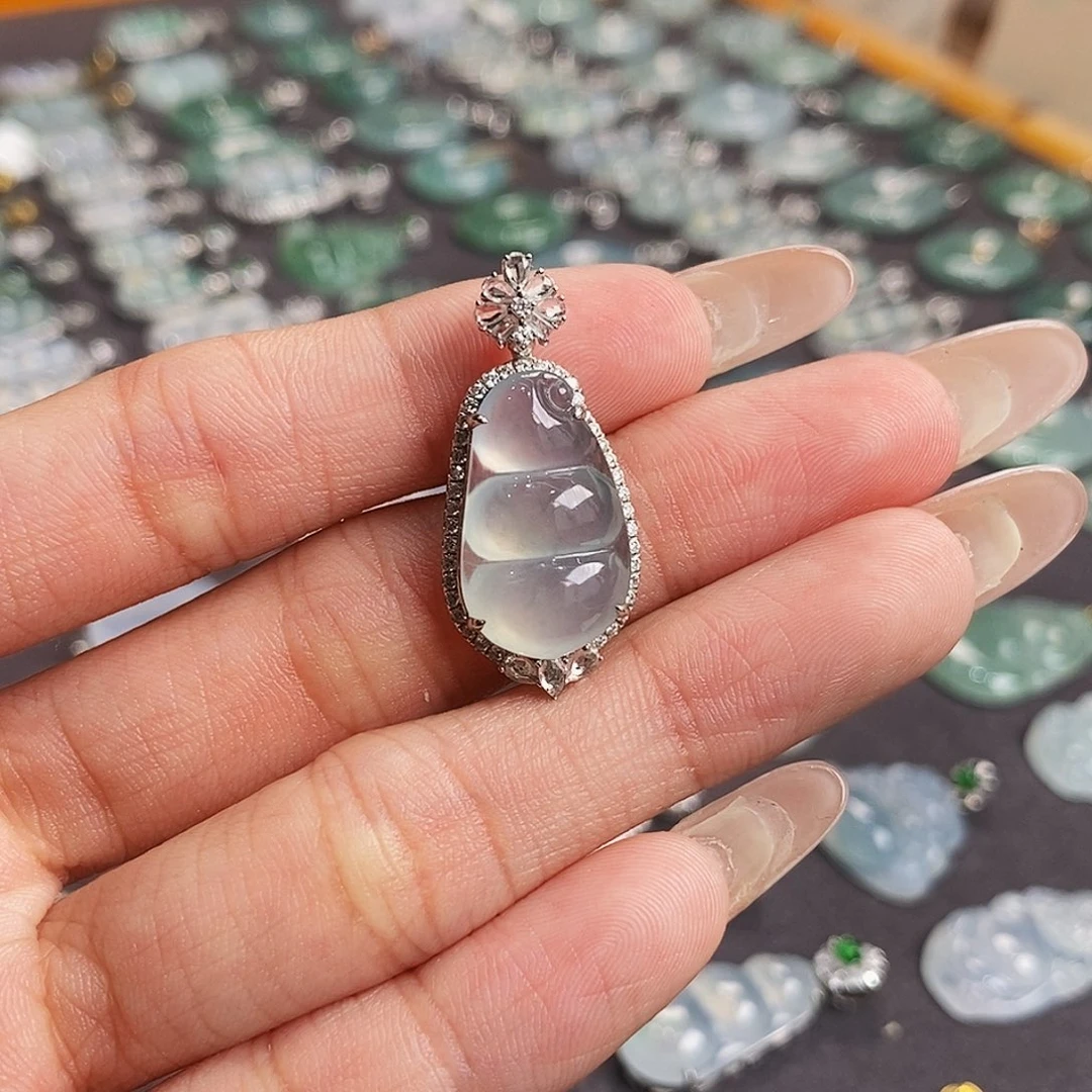 翡翠18K金镶嵌吊坠(赠链)天然缅甸A货翡翠福豆