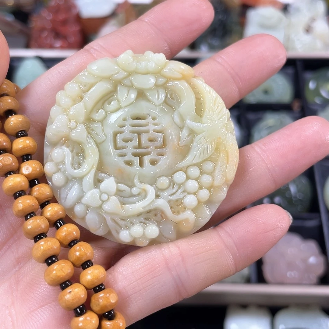 蛇纹石玉颈饰未镶嵌