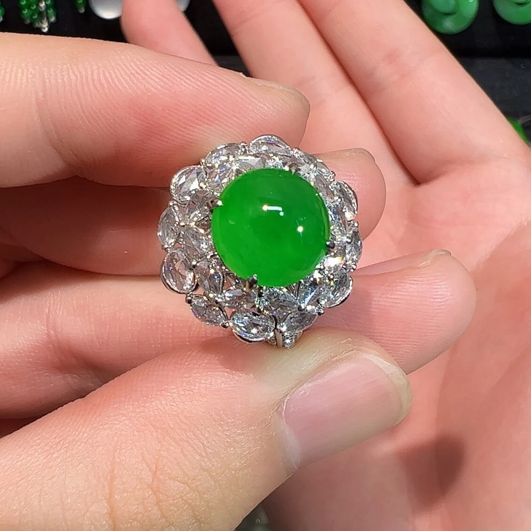 翡翠18K金镶嵌戒指蛋面