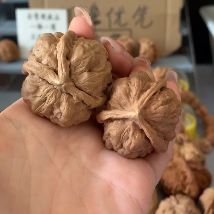 旭***日文玩核桃吊坠异形单只，有瑕疵