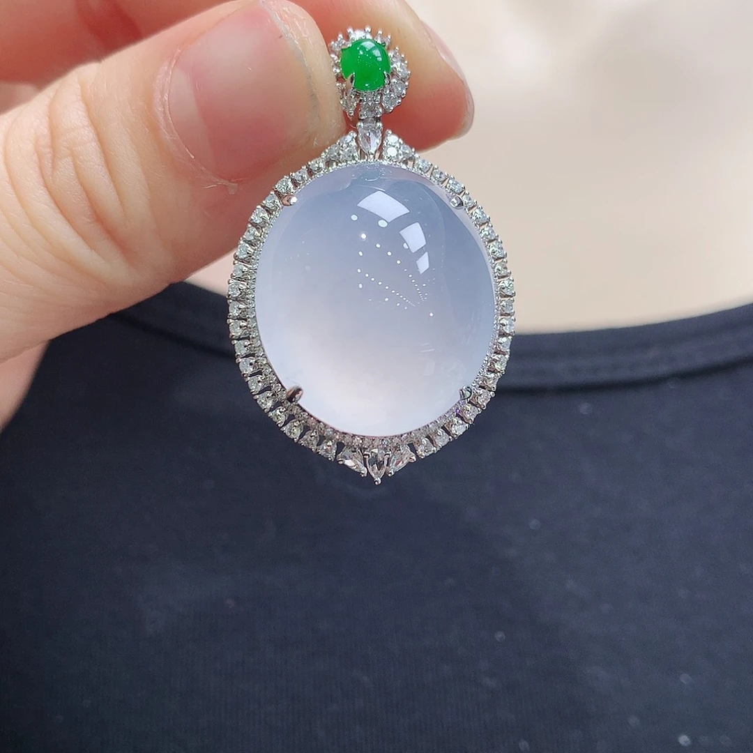 翡翠颈饰18K金镶嵌蛋面