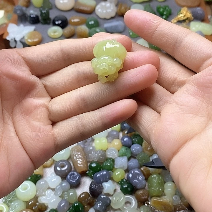 未镶嵌和田玉挂件福猪