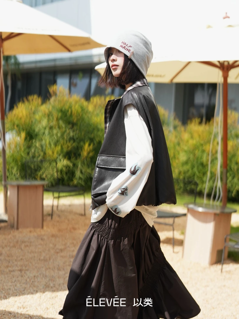 以类设计师品牌CHIC GALAXY拼格子蛋白皮马甲秋冬品质时尚47887