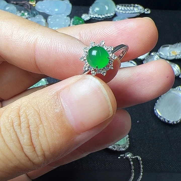 翡翠18K金镶嵌戒指