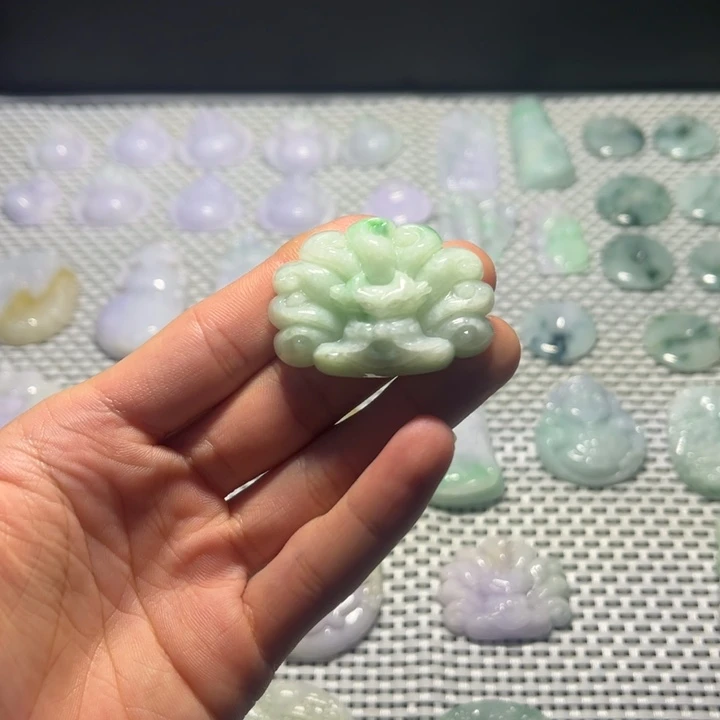 翡翠未镶嵌挂件10