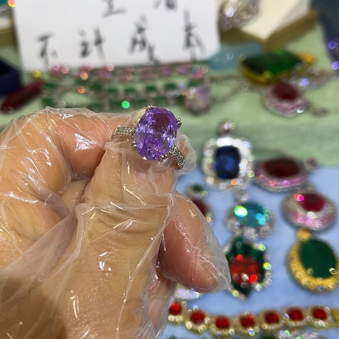 花岗石钨金璀璨夺目
