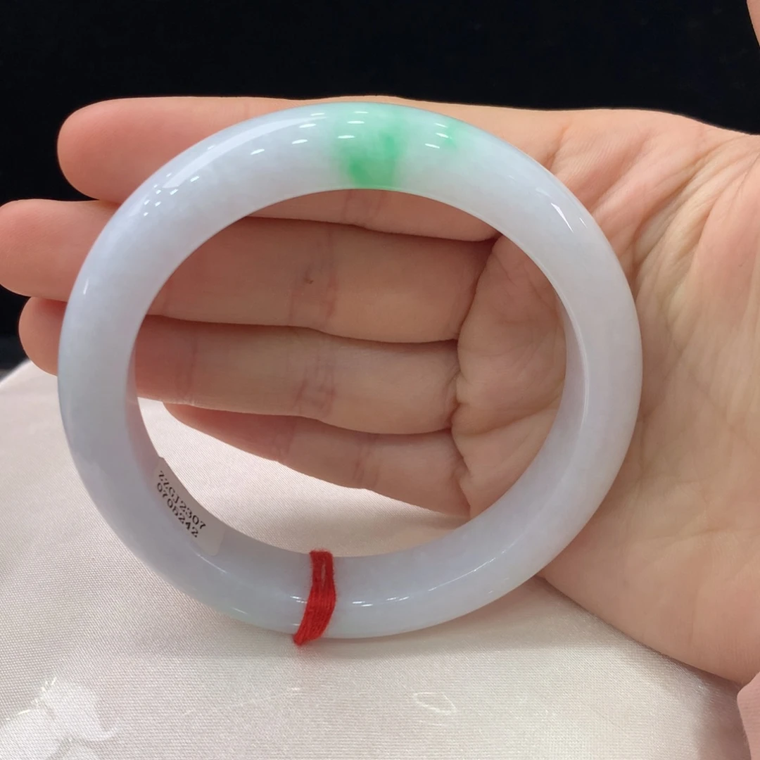 翡翠手镯未镶嵌缅甸A货翡翠白底阳绿60 61