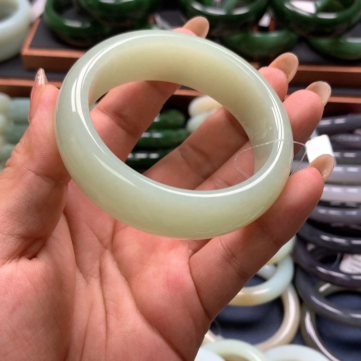 【闪购商品】未镶嵌手镯和田玉