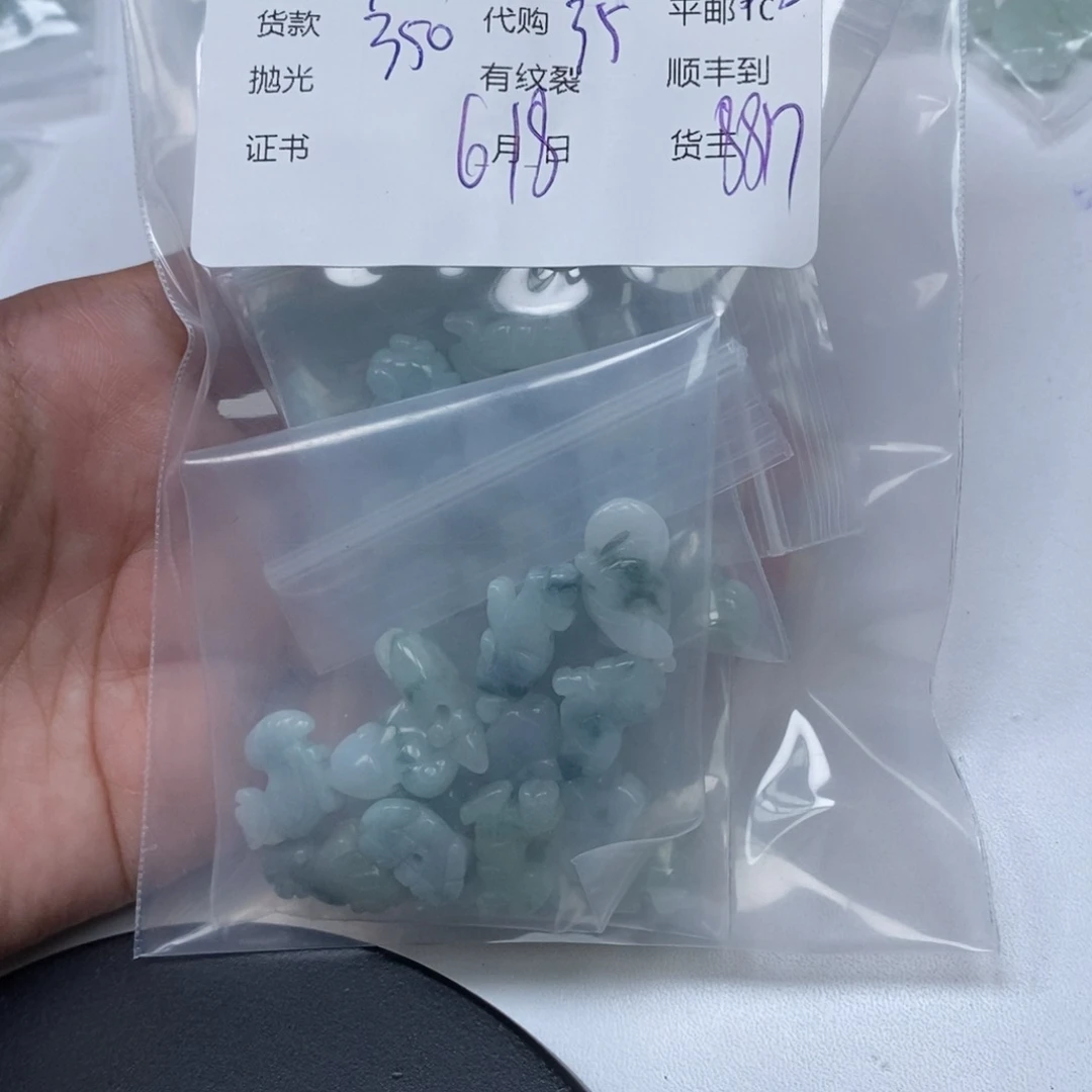 翡翠散珠Y****?翡翠吊坠