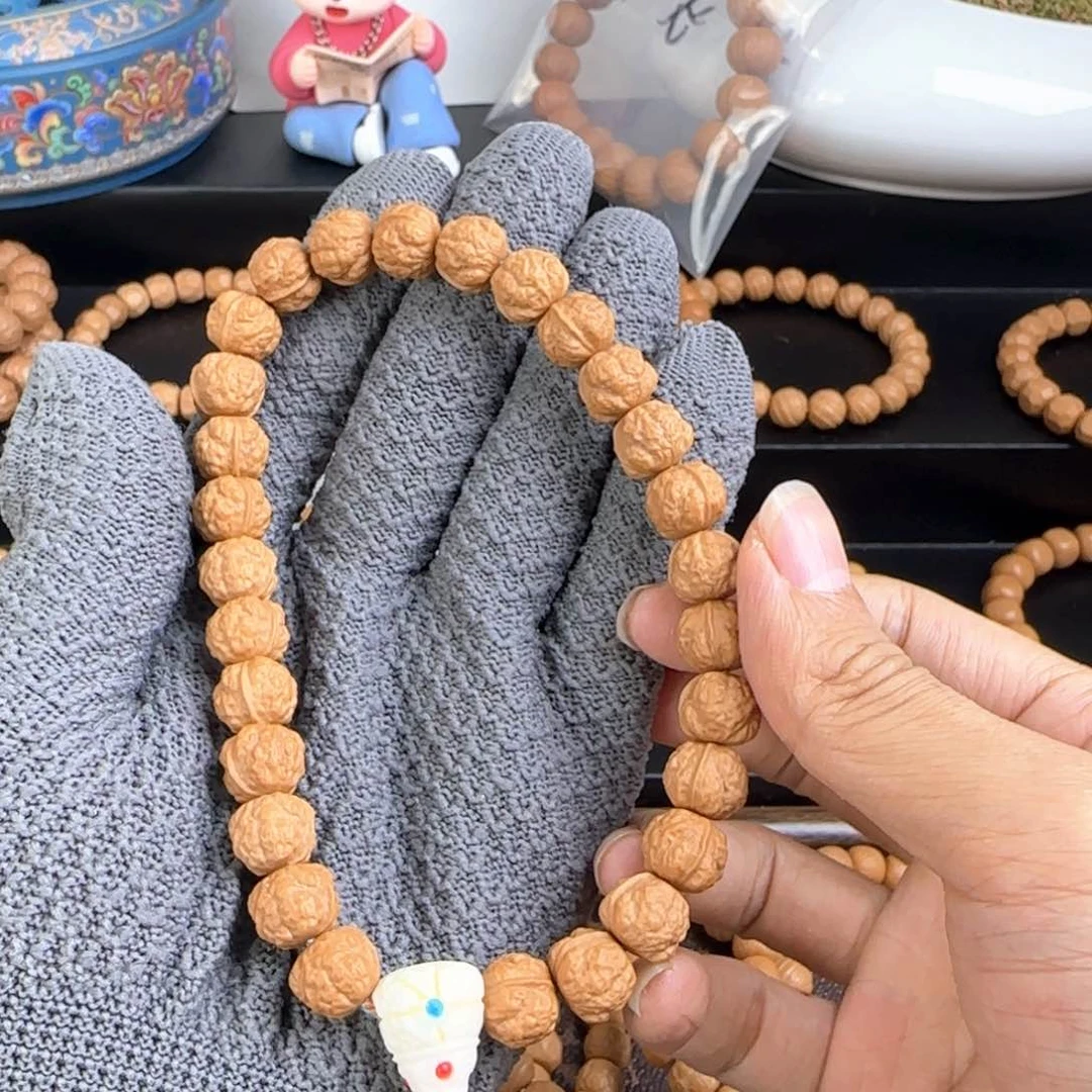 猴头核桃手串手持