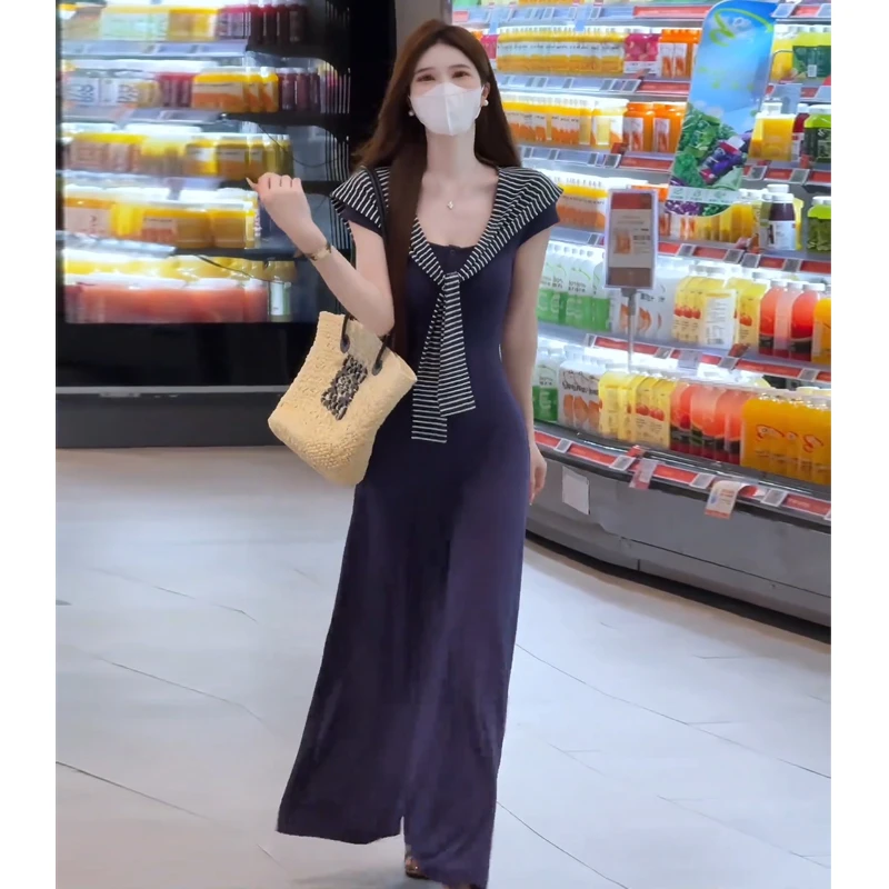 今年流行方领连衣裙女秋季2025新款御姐收腰显瘦连衣裙披肩两件套