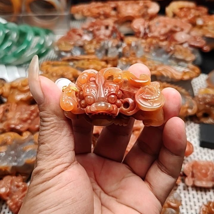 石英质玉（黄龙玉）未镶嵌笔搁