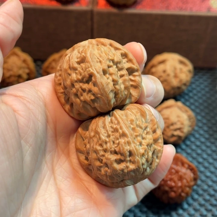 星***河文玩核桃吊坠白狮子