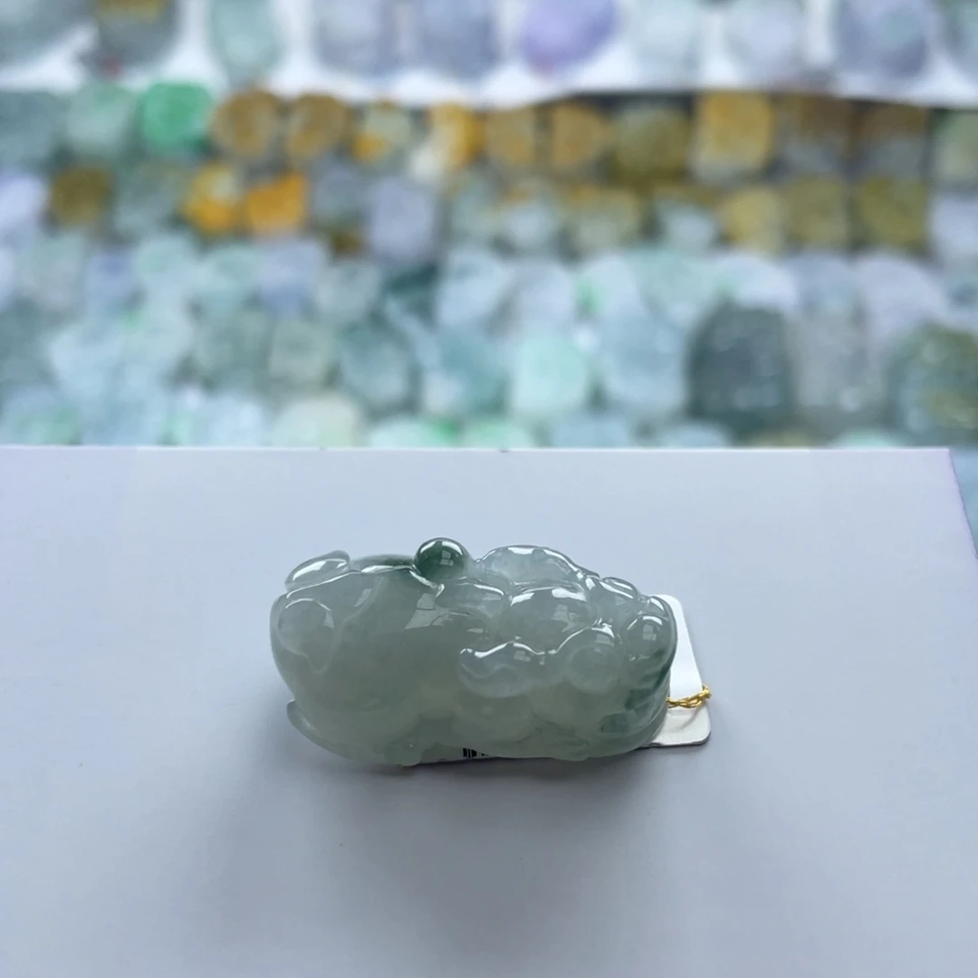 翡翠未镶嵌颈饰貔貅