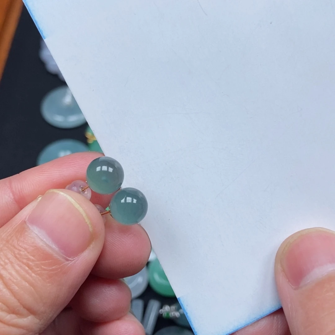 陌***）翡翠未镶嵌颈饰耳钉