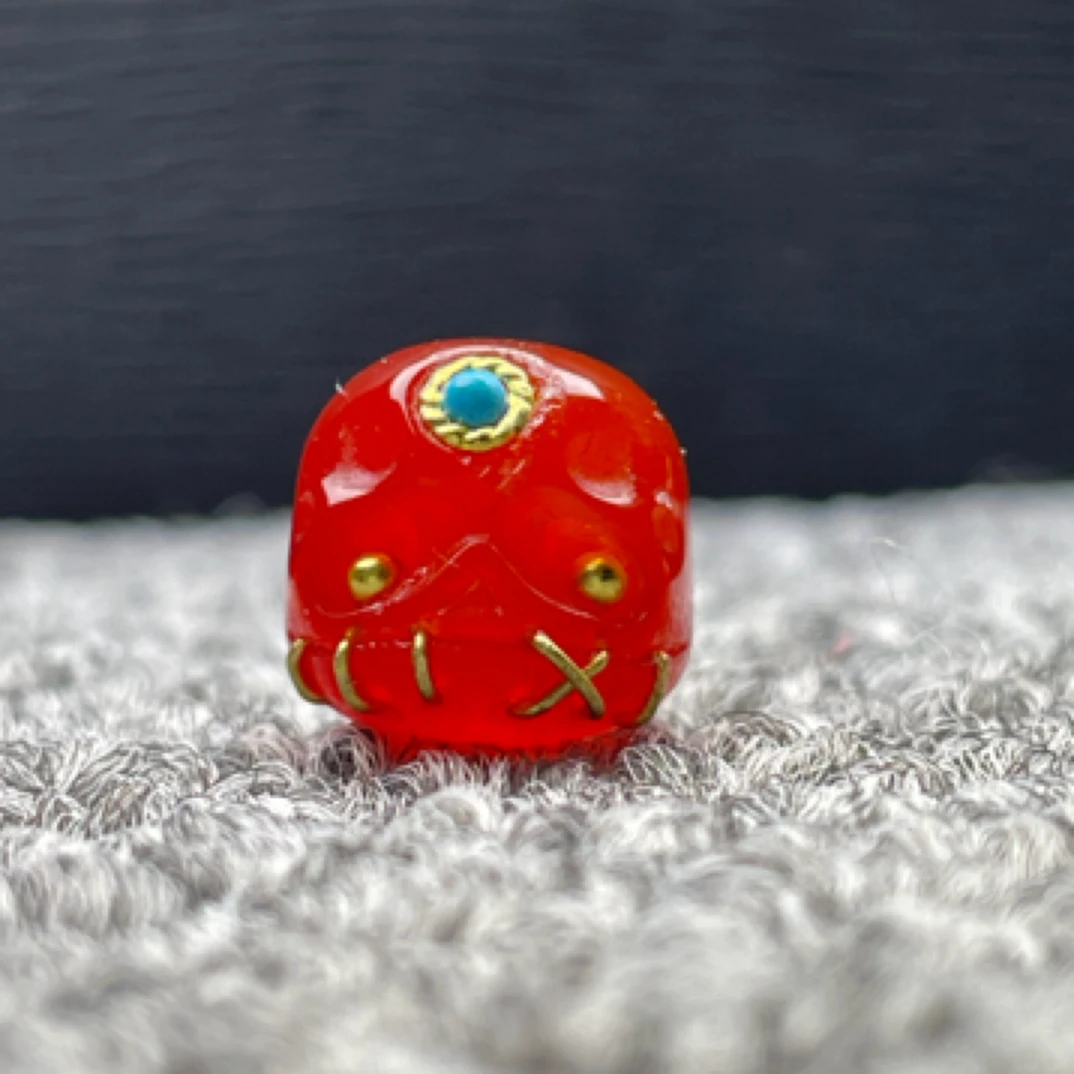 原矿樱桃红精工雕刻阿呆尺寸9.6mm左右可做顶珠腰珠背云文玩