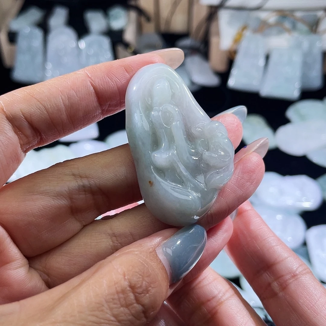 翡翠未镶嵌颈饰观音
