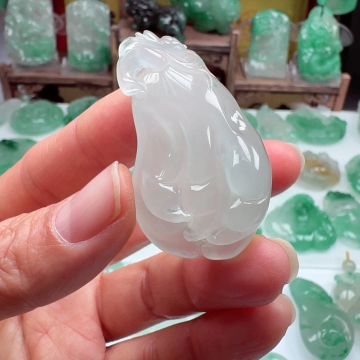 颈饰未镶嵌石英质玉