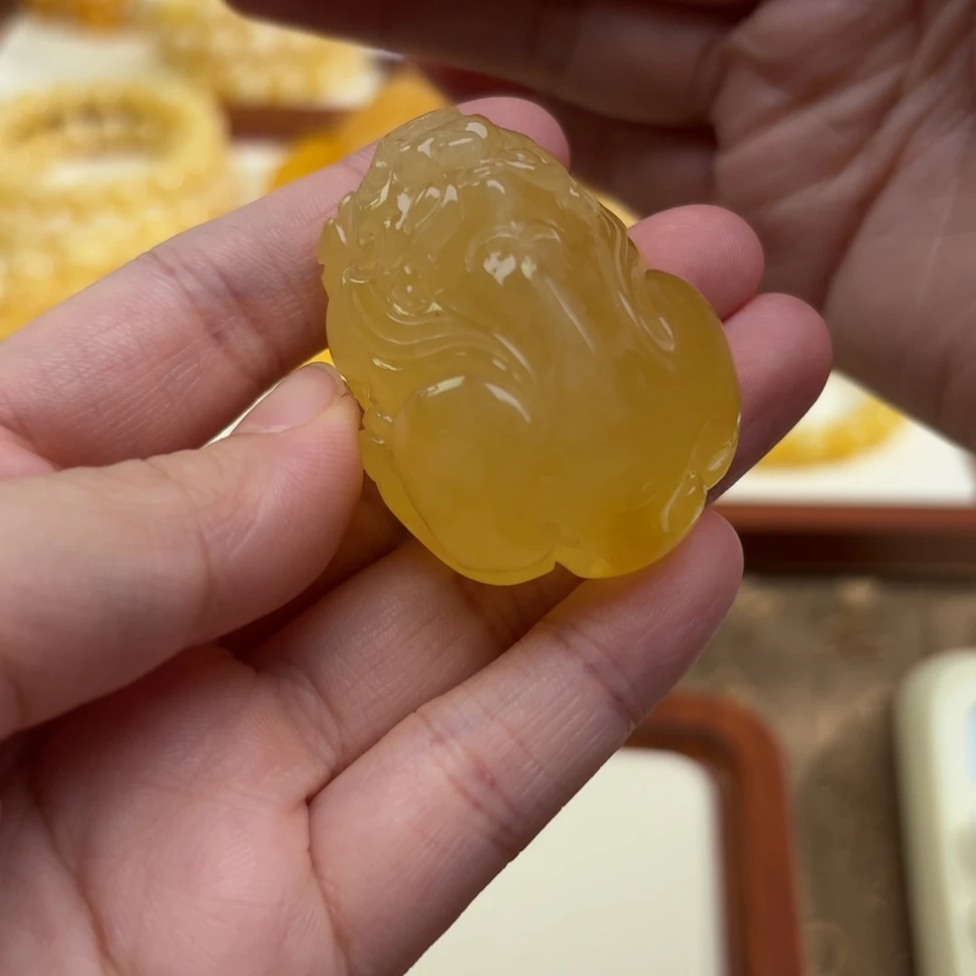 许***愿未镶嵌琥珀裸石386