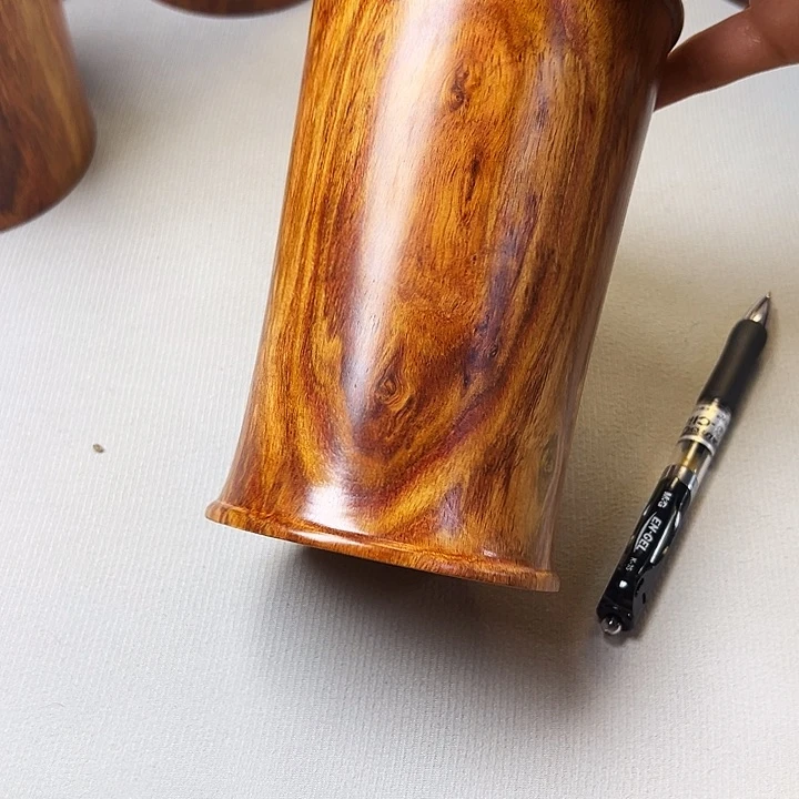 用****3越南黄花梨笔筒一个