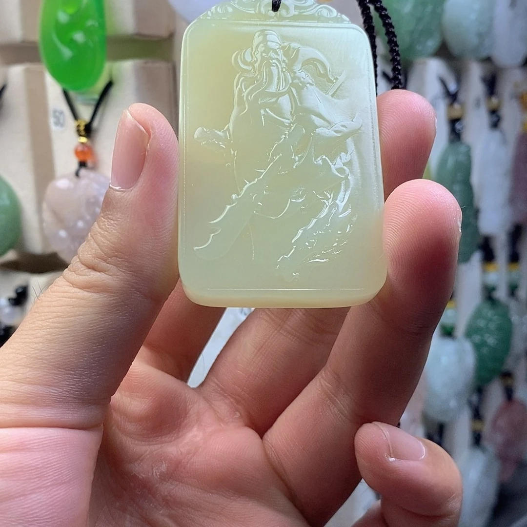 颈饰未镶嵌石英质玉