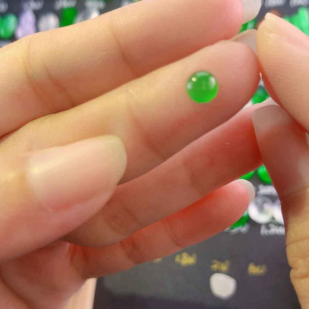 【闪购商品】翡翠未镶嵌颈饰小绿蛋