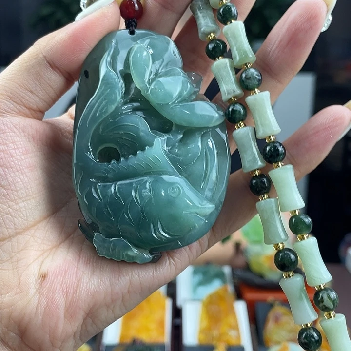 蛇纹石玉未镶嵌颈饰
