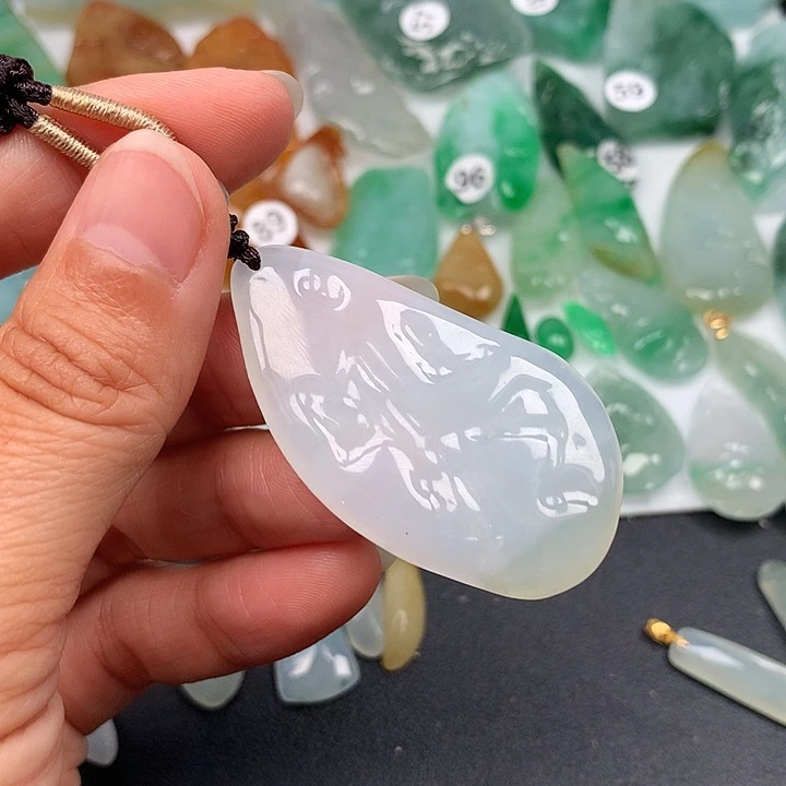 翡翠未镶嵌颈饰随型