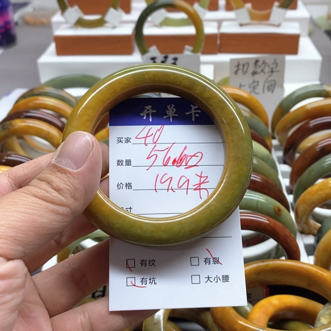蛇纹石玉未镶嵌手镯佛*缘
