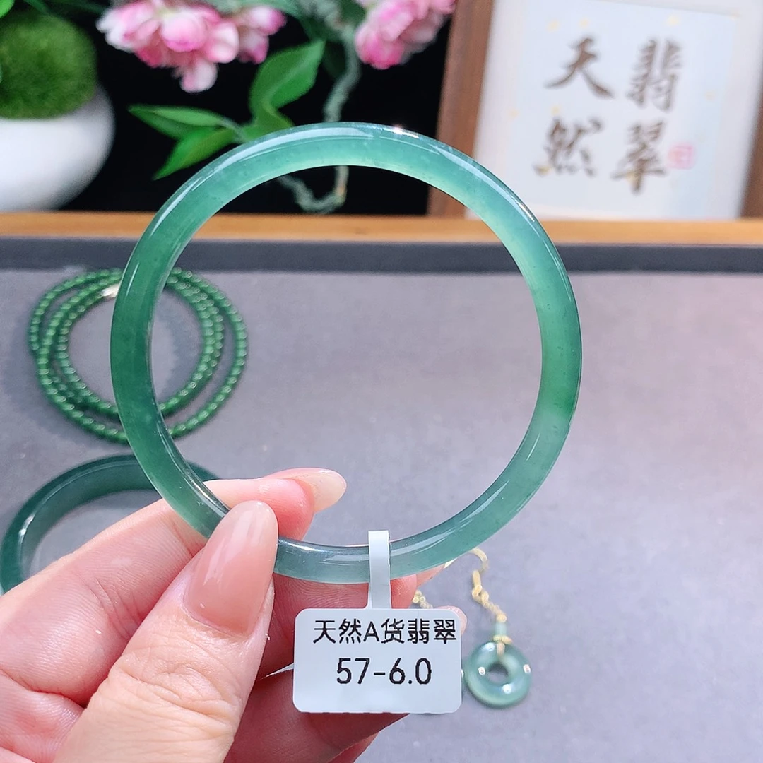 未镶嵌手镯（圆镯）翡翠