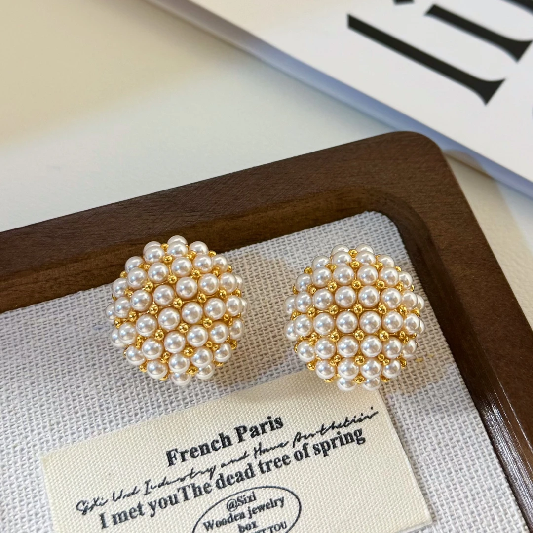 铜合金耳饰 法式港风小珠珠耳钉轻奢新款耳环高级感时尚耳饰r636