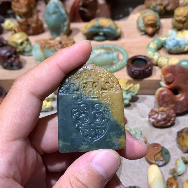 未镶嵌岫岩河磨玉（透闪石质玉）挂件草*＆