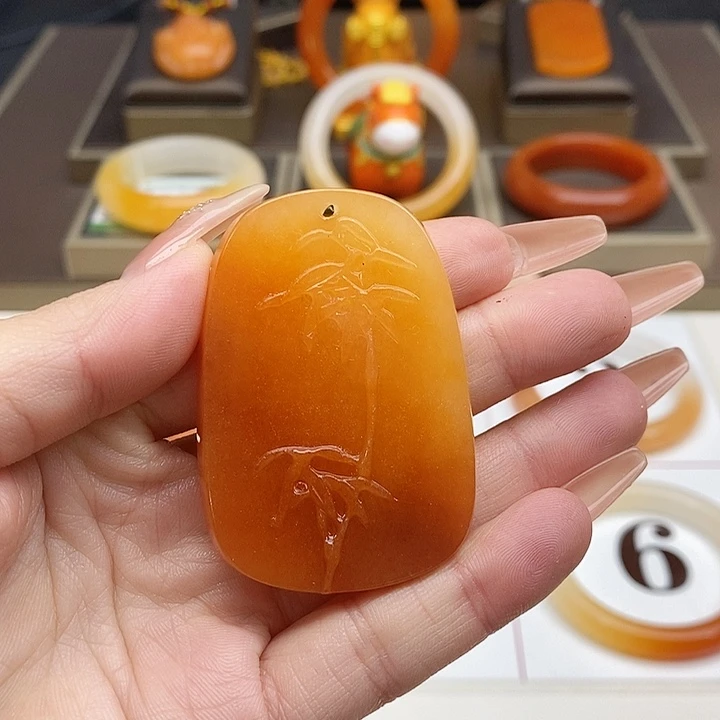石英质玉（黄龙玉）未镶嵌吊坠