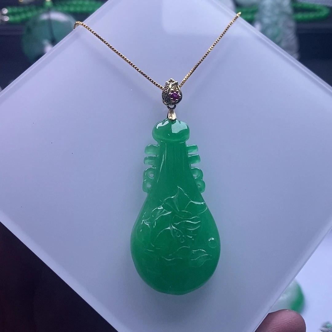 翡翠未镶嵌吊坠(赠链)