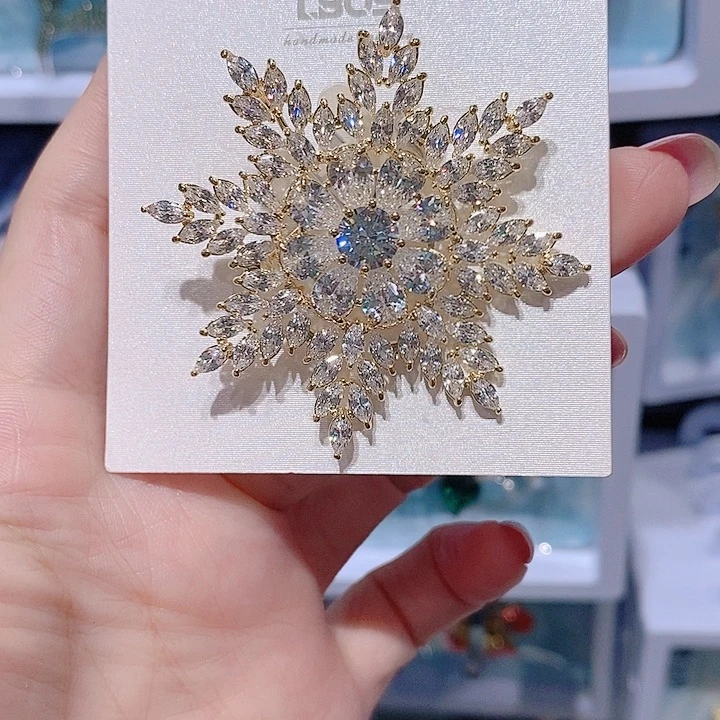 锆石铜合金雪花胸针