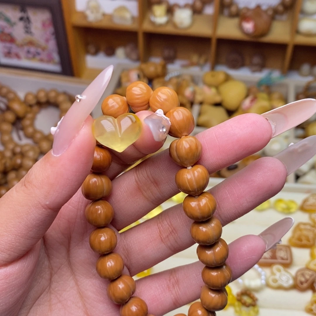 吊坠猴头核桃0.99克爱心