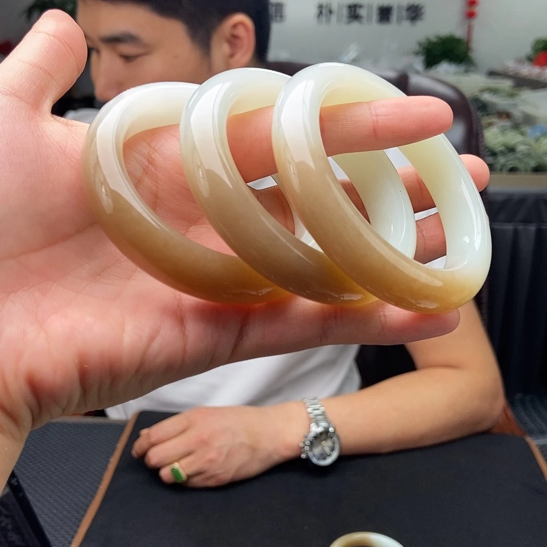 和田玉手镯未镶嵌53-56颜色多样性发拍一发一